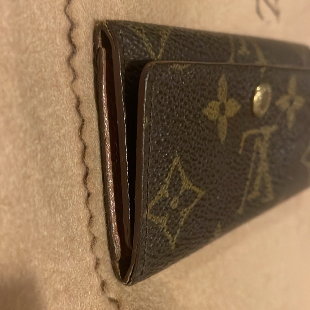 LV MONO KEY POUCH - Picture 5 of 9